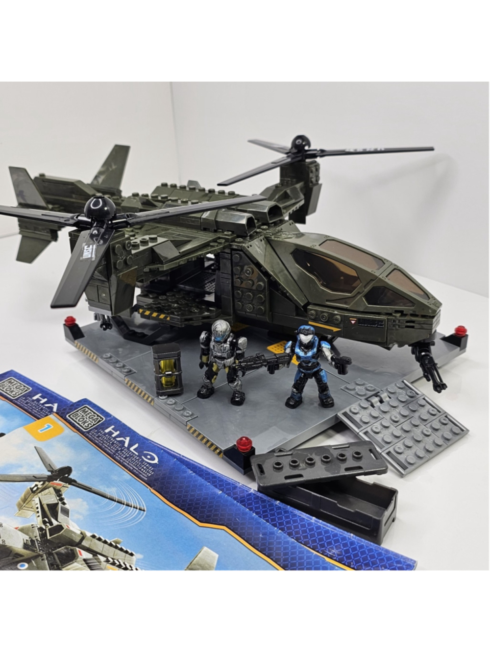 Halo Mega Bloks UNSC Falcon with Landing Pad Set 96940 With Manuals, No Box